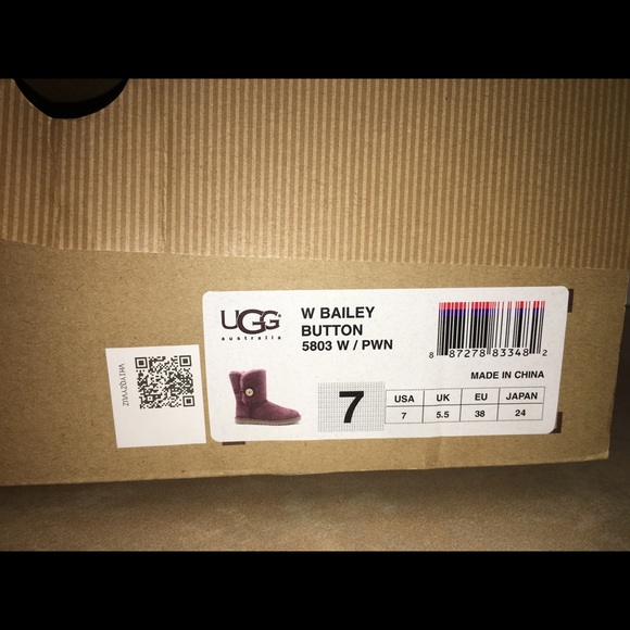 Ugg Bailey Button Boots - Picture 6 of 6